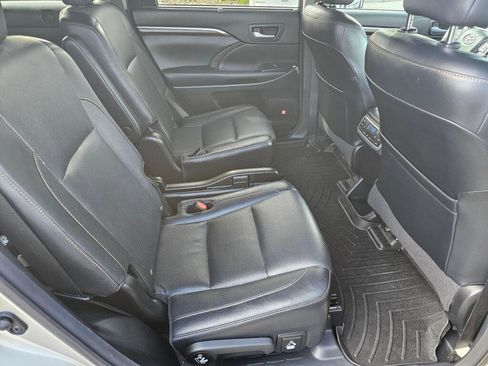 Used 2014 Toyota Highlander Limited Platinum AWD/4WD image 13
