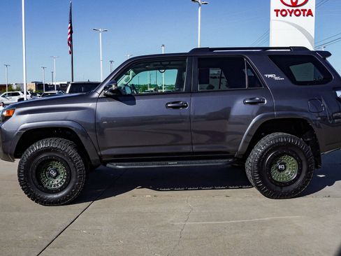 Certified 2023 Toyota 4Runner TRD Off-Road Premium w/ Moonroof Package AWD/4WD image 5