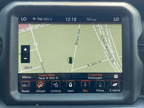 Used 2022 Jeep Wrangler Unlimited Sahara w/ Cold Weather Group AWD/4WD image 15
