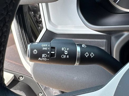 Used 2023 Land Rover Defender 110 SE AWD/4WD image 17