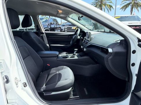 Used 2025 Nissan Altima 2.5 S FWD image 16