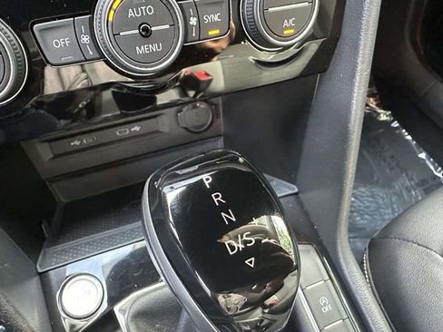 Used 2024 Volkswagen Taos SE image 19