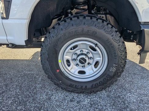 New 2026 Ford F250 XL w/ XL Off-Road Package image 12