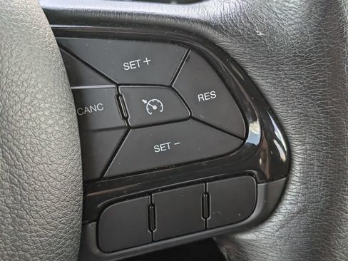 Used 2022 Jeep Renegade Altitude w/ Convenience Group AWD/4WD image 13