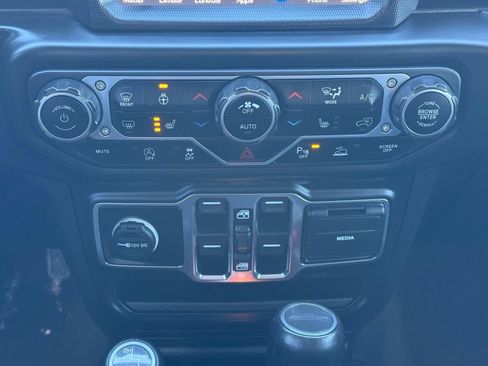 Used 2020 Jeep Gladiator Overland image 10