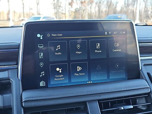 Used 2024 Chevrolet Suburban LT image 25