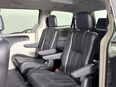 Used 2012 Chrysler Town & Country Touring w/ Entertainment Group #1 FWD image 23
