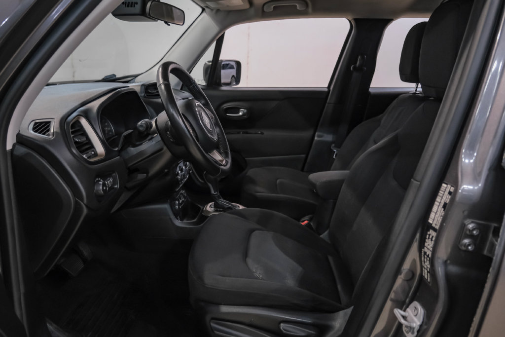 Used 2017 Jeep Renegade Latitude w/ Cold Weather Group AWD/4WD image 4