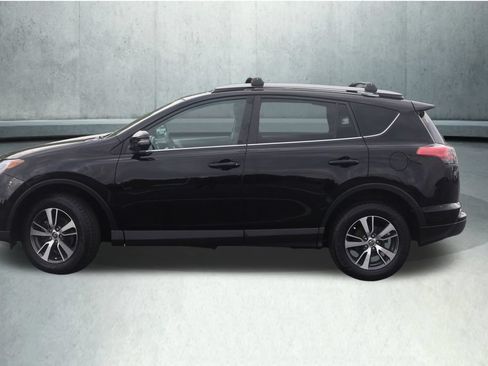 Used 2018 Toyota RAV4 XLE AWD/4WD image 16