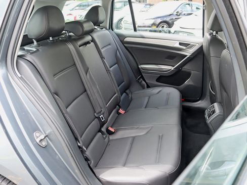 Used 2015 Volkswagen Golf TDI SE FWD image 30