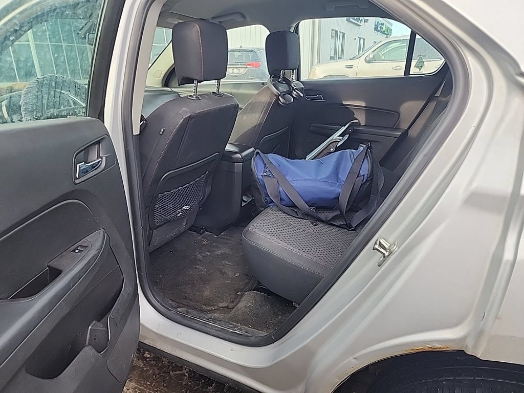 Used 2015 Chevrolet Equinox LS AWD/4WD image 16