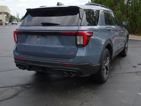 Used 2025 Ford Explorer ST AWD/4WD image 5