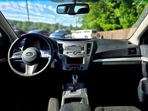 Used 2010 Subaru Outback 2.5i AWD/4WD image 15