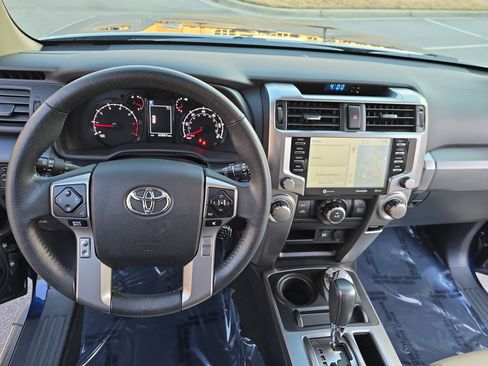 Used 2020 Toyota 4Runner SR5 Premium image 19