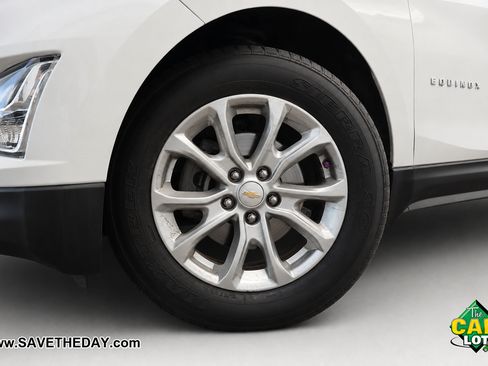 Used 2020 Chevrolet Equinox LT w/ Driver Convenience Package FWD image 3