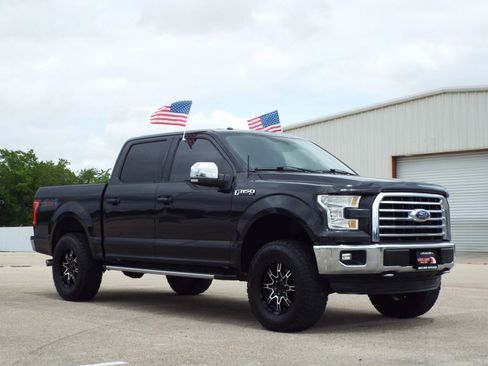 Used 2015 Ford F150 XLT w/ Equipment Group 302A Luxury image 3