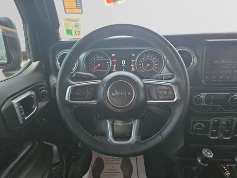 Used 2023 Jeep Gladiator Overland AWD/4WD image 12