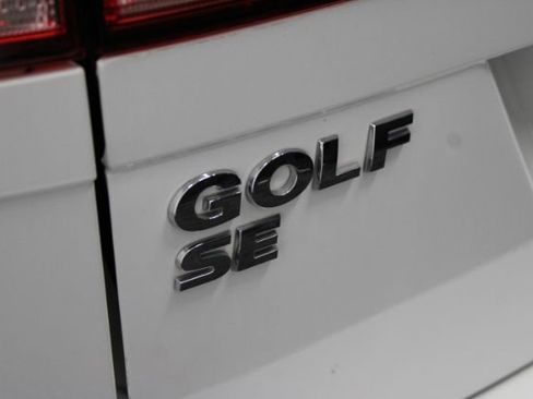 Used 2018 Volkswagen Golf SE image 8