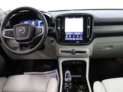 Used 2024 Volvo XC40 B5 Plus w/ Protection Package Premier AWD/4WD image 9