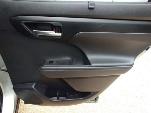 Used 2020 Toyota Highlander XLE image 64