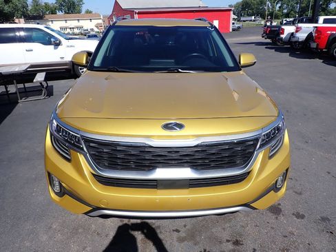 Used 2021 Kia Seltos SX w/ SX Sunroof Package AWD/4WD image 2