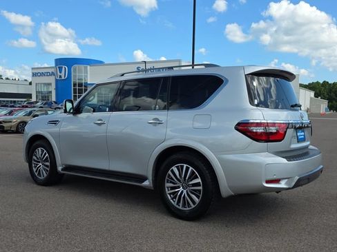 Used 2023 Nissan Armada SL w/ Captain's Chairs Package RWD image 5