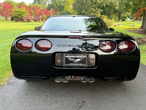 Used 2004 Chevrolet Corvette Coupe RWD image 23