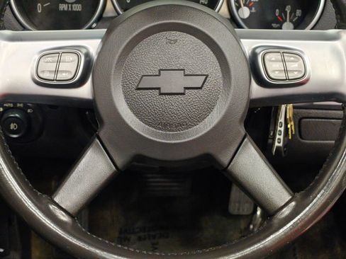 Used 2003 Chevrolet SSR w/ Preferred Equipment Group RWD image 6