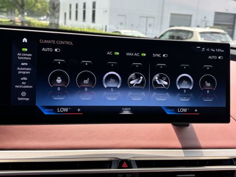 Used 2023 BMW iX xDrive50 w/ Premium Package AWD/4WD image 28