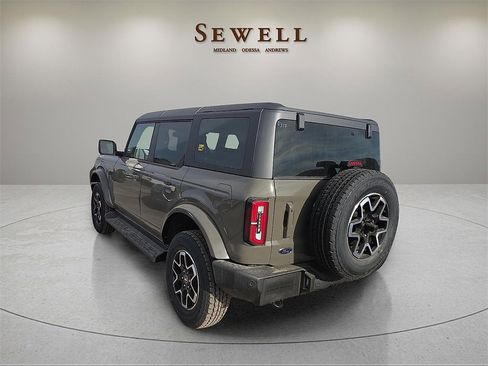 New 2025 Ford Bronco Outer Banks image 3