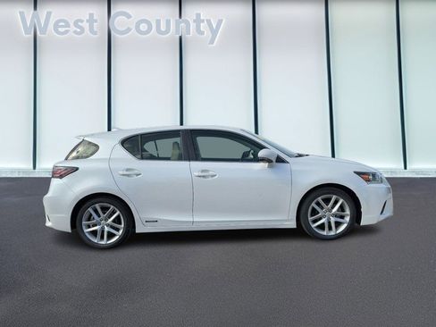 Used 2016 Lexus CT 200h w/ Navigation Package image 2