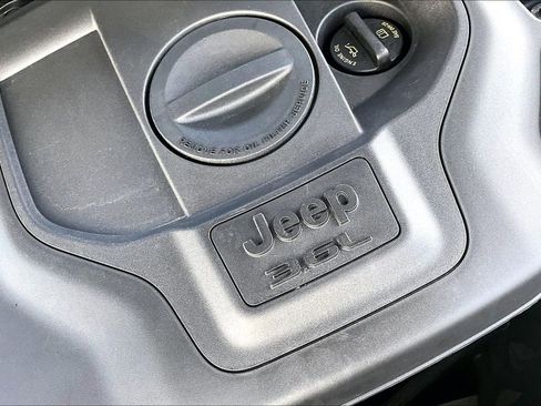 Used 2022 Jeep Grand Cherokee L Summit w/ Luxury Tech Group V image 31