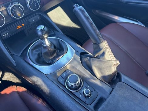 Used 2018 MAZDA MX-5 Miata RF Grand Touring image 12