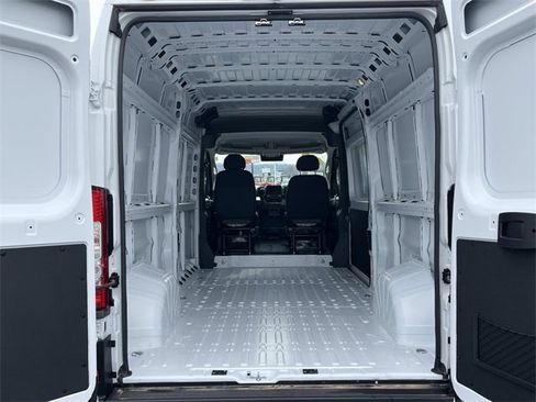 Used 2025 RAM ProMaster 2500 w/ Storage Group image 17
