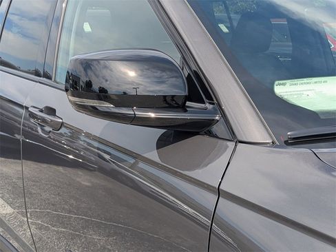 New 2025 Jeep Grand Cherokee Limited w/ Black Appearance Package image 11