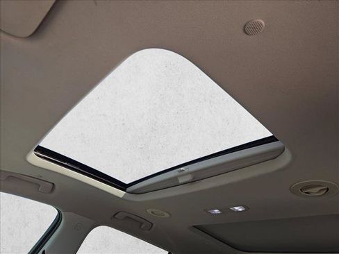 Used 2020 Chevrolet Traverse Premier FWD image 12