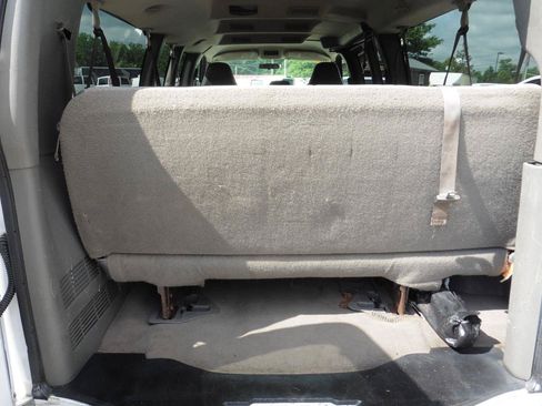 Used 2007 Chevrolet Express 3500 Extended Passenger RWD image 15