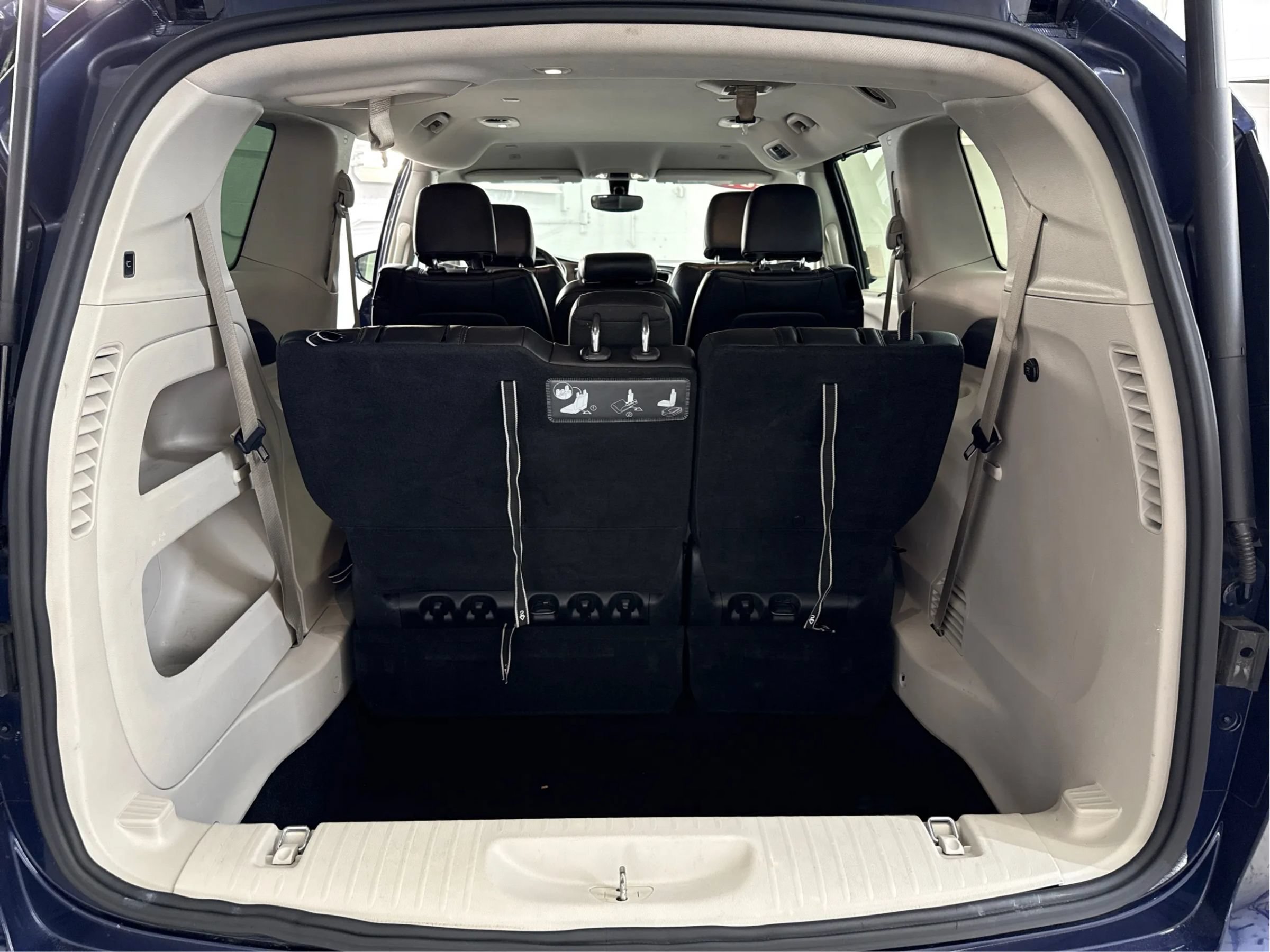 Used 2019 Chrysler Pacifica Touring-L FWD image 16