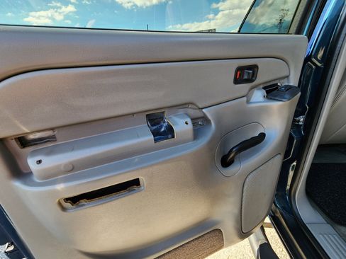 Used 2005 Chevrolet Avalanche Z71 w/ Sun And Sound Package image 31