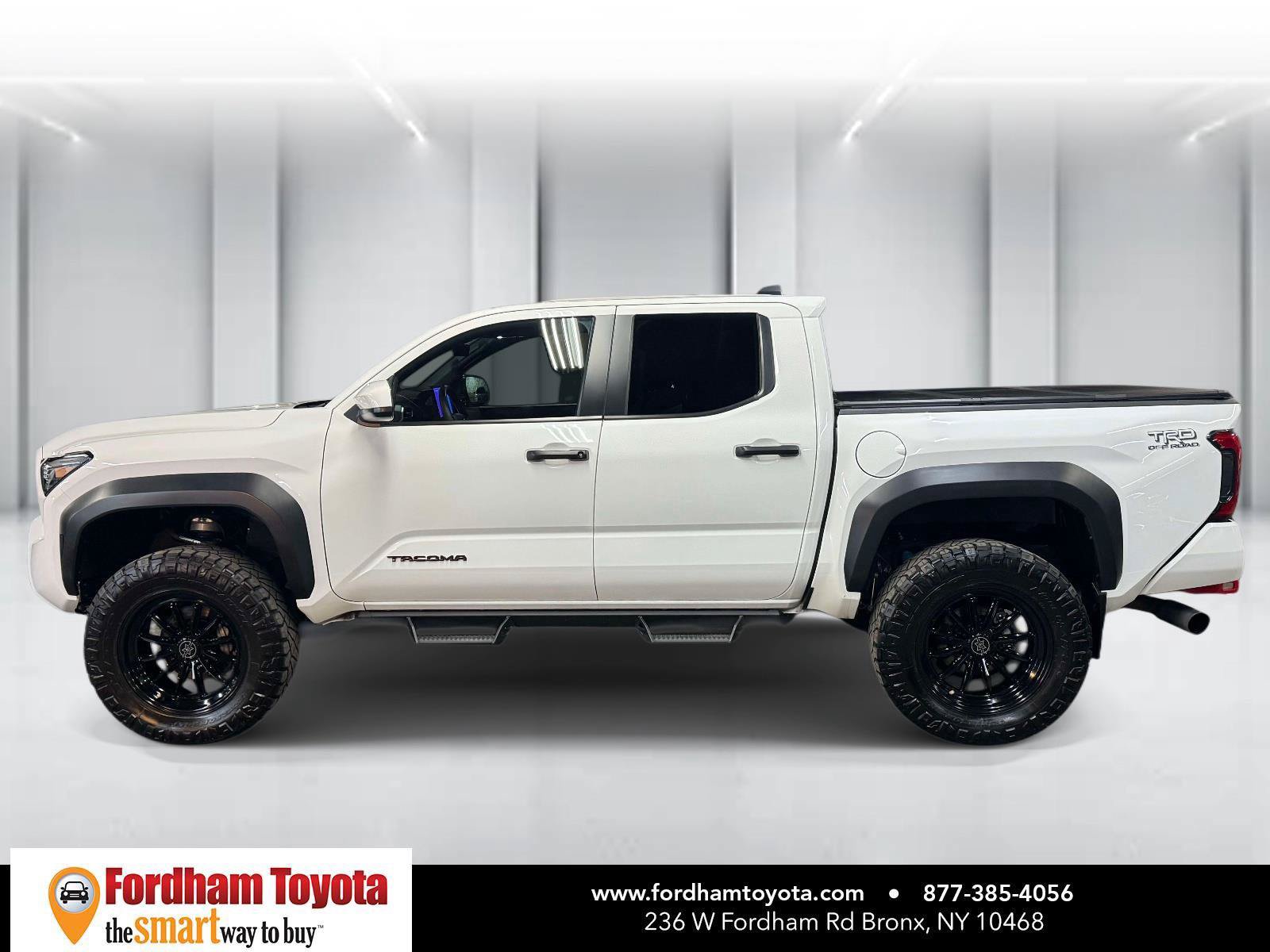 Used 2024 Toyota Tacoma TRD Off-Road AWD/4WD image 8