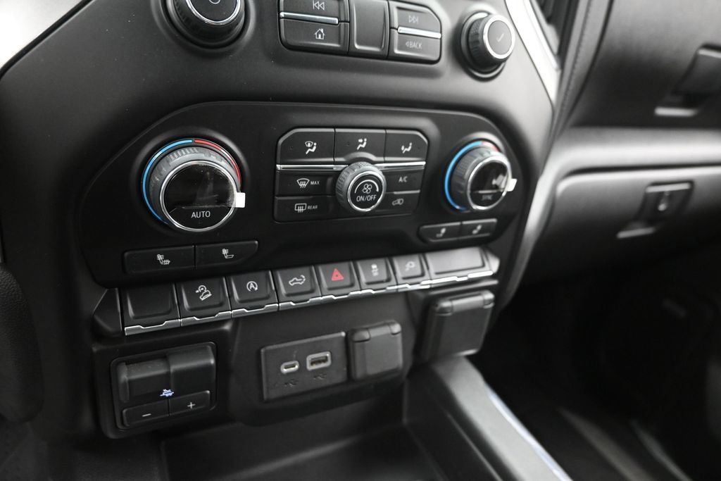 Used 2019 Chevrolet Silverado 1500 RST AWD/4WD image 21