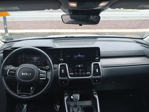Used 2022 Kia Sorento S image 12