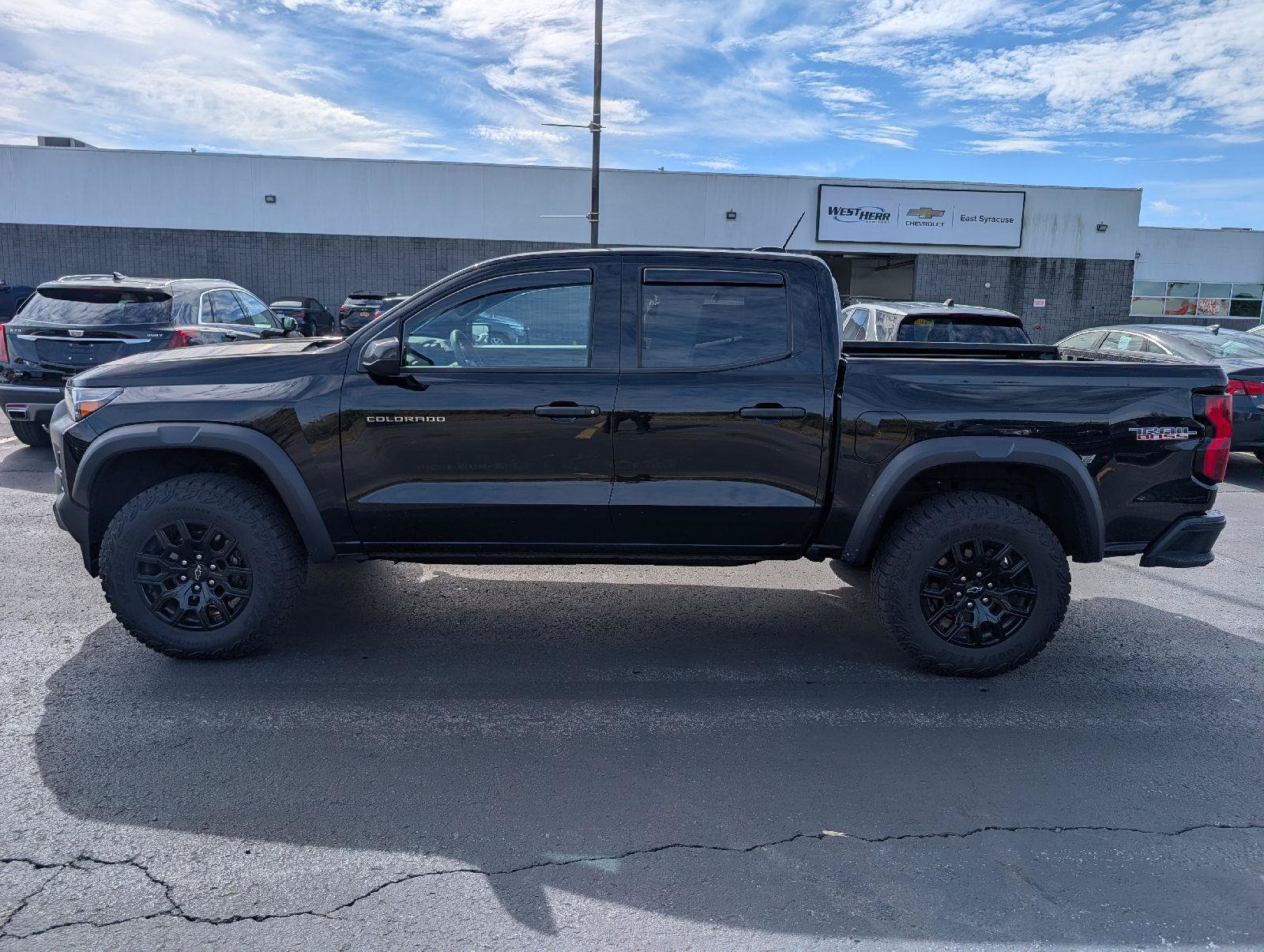 Used 2025 Chevrolet Colorado Trail Boss AWD/4WD image 5