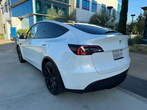 Used 2024 Tesla Model Y Long Range RWD image 5