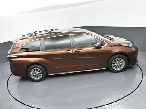 Used 2023 Toyota Sienna XLE image 39