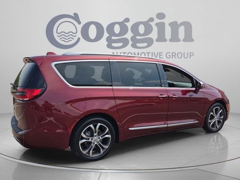 Used 2022 Chrysler Pacifica Pinnacle FWD image 5