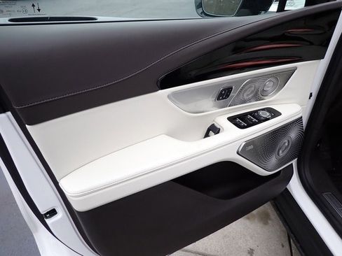 New 2026 Lincoln Nautilus Black Label image 19