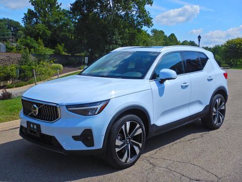 Used 2024 Volvo XC40 B5 Plus w/ Protection Package Premier AWD/4WD image 1