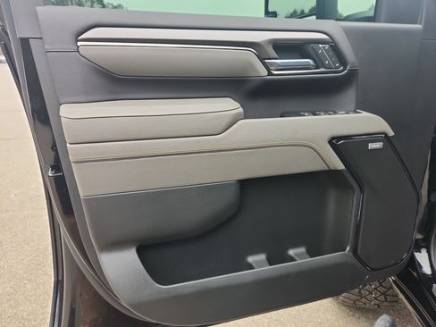 Used 2025 Chevrolet Silverado 2500 ZR2 image 21