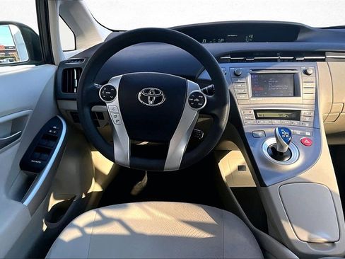 Used 2015 Toyota Prius Four image 9